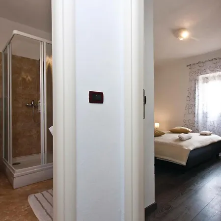 2 Bedroom Amazing In Holiday home Rovinj
